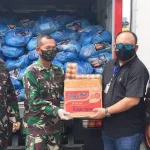 Pangdam Hasanuddin Berikan 500 Paket Sembako Untuk Warga Terdampak Covid-19 di Kendari Pangdam Hasanuddin Berikan 500 Paket Sembako Untuk Warga Terdampak Covid-19 di Kendari