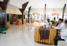 Pangdam XIV Hasanuddin Silahturahmi Virtual dengan Prajurit dan Nakes di Hari Pertama Lebaran Pangdam XIV Hasanuddin Silahturahmi Virtual dengan Prajurit dan Nakes di Hari Pertama Lebaran