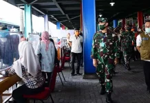 Pangdam XIV/Hasanuddin Pantau Langsung Rapid Test di Pasar Butung Pangdam XIV/Hasanuddin