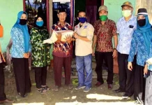 PKK Konut Salurkan Bantuan ke Lansia dan Penyandang Disabilitas PKK Konut Salurkan Bantuan ke Lansia dan Penyandang Disabilitas