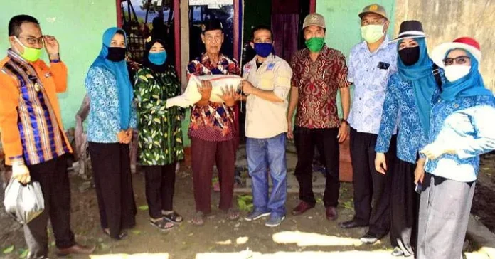 PKK Konut Salurkan Bantuan ke Lansia dan Penyandang Disabilitas