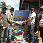 PT PKS Salurkan Sembako ke Ratusan Warga Kawasan Pertambangan PT PKS Salurkan Sembako ke Ratusan Warga Kawasan Pertambangan