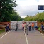 Perketat Penjagaan, Tim Covid Konut Dirikan Portal di Perbatasan Sulteng Perketat Penjagaan, Tim Covid Konut Dirikan Portal di Perbatasan Sulteng