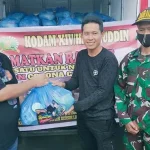 Relawan Pangdam XIV Hasanuddin Bagikan 400 Paket Sembako di Konawe Relawan Pangdam XIV Hasanuddin Bagikan 500 Paket Sembako di Konawe