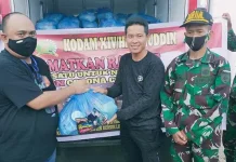 Relawan Pangdam XIV Hasanuddin Bagikan 400 Paket Sembako di Konawe Relawan Pangdam XIV Hasanuddin Bagikan 500 Paket Sembako di Konawe