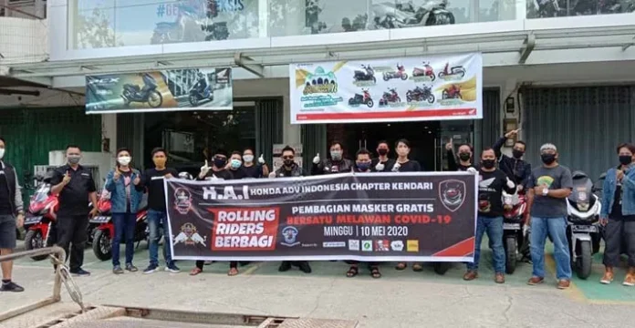 Komunitas Motor Honda di Kendari Gelar Bagi-bagi Masker Gratis