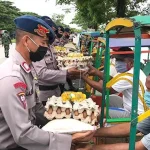 Ratusan Tukang Becak Dapat Bantuan Sembako dari Brimob Polda Sultra Ratusan Tukang Becak Dapat Bantuan Sembako dari Brimob Polda Sultra