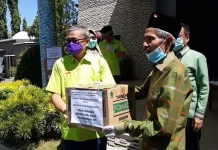 Warga Tionghoa Baubau Beri Bantuan APD untuk Petugas Medis Warga Tionghoa Baubau Beri Bantuan APD untuk Petugas Medis
