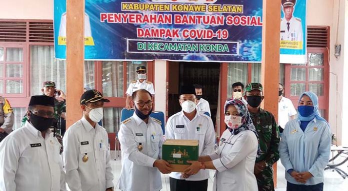 Bupati Konsel Tuntas Bagikan 56 Ribu Paket Sembako