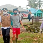 Bupati Konut Antar Warganya yang Negatif Corona Bupati Konut Antar Warganya yang Negatif Corona