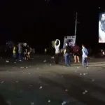 Rombongan 156 TKA China Tidak Melintas di Jalur yang Dijaga Demonstran Rombongan 156 TKA China Tidak Melintas di Jalur yang Dijaga Demonstran