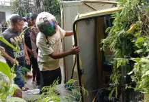 Jalanan Licin, Mobil Terbalik di Penurunan Jembatan Beli Baubau Jalanan Licin, Mobil Terbalik di Penurunan Jembatan Beli Baubau