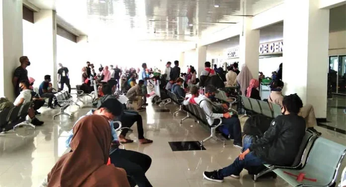 Bandara Haluoleo Mulai Dipadati Penumpang
