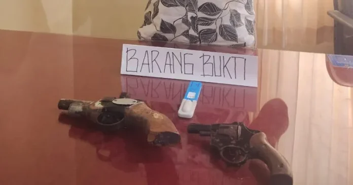 Bekuk Terduga Pengedar Narkoba, Polisi Malah Dapat Dua Pucuk Senpi Rakitan
