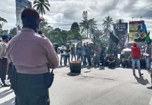 Akses Bandara Haluoleo Kembali Diblokade Massa Penolak TKA China Akses Bandara Haluoleo Kembali Diblokade Massa Penolak TKA China