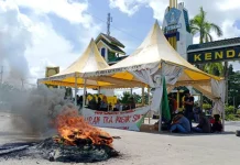 Jelang Kedatangan 500 TKA China, Mahasiswa Blokade Gerbang Kota Jelang Kedatangan 500 TKA China, Mahasiswa Blokade Gerbang Kota