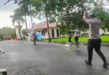 Pria Ini Paksa Masuk ke Brimob Polda Sultra, Polisi Keluarkan Tembakan Pria Ini Paksa Masuk ke Brimob Polda Sultra, Polisi Keluarkan Tembakan