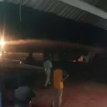 Ratusan Polisi Bubarkan Massa Penolak TKA di Pertigaan Konda Ratusan Polisi Bubarkan Massa Penolak TKA di Pertigaan Konda