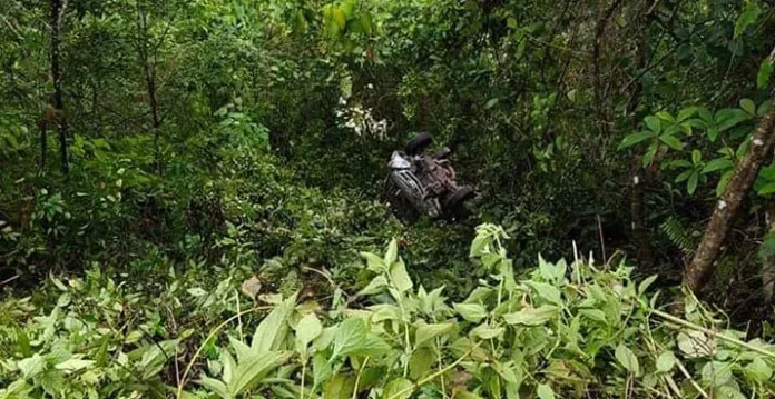 Mobil Dinas Camat Pasarwajo Jatuh ke Jurang