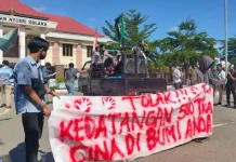 HMI Desak DPRD Kolaka Tolak TKA China di Sultra HMI Desak DPRD Kolaka Tolak TKA China di Sultra