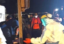 14 Wisatawan Lokal Berhasil Dievakuasi dari Kebocoran Kapal di Pulau Maniang Kolaka 14 Wisatawan Lokal Berhasil Dievakuasi dari Kebocoran Kapal di Pulau Maniang Kolaka