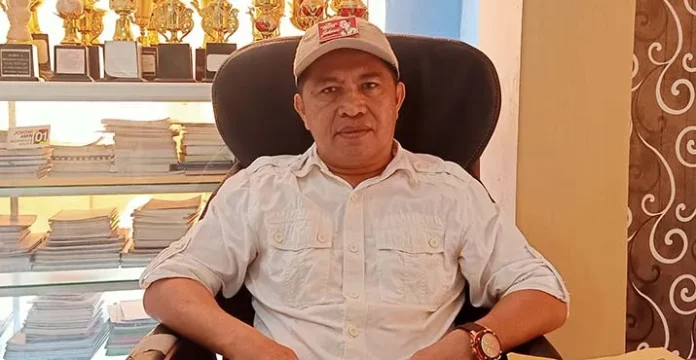 Kepala Dinas (Kadis) Dikbud Kolut Muh. Idrus