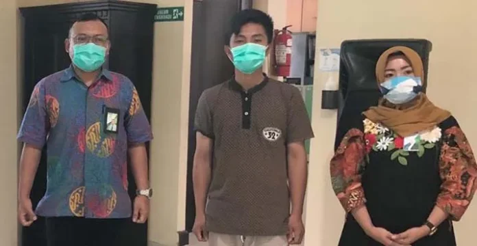 BP Jamsostek Serahkan Kaki Palsu ke Karyawan SMI Konut