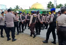 TNI, Polri, dan Satpol PP Kawal Kedatangan 105 TKA China TNI, Polri, dan Satpol PP Kawal Kedatangan 105 TKA China