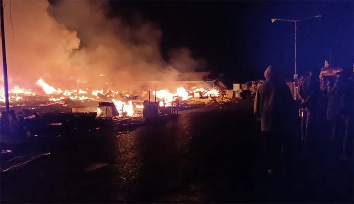 Kebakaran di Pasar Laino Raha, Ratusan Kios Hangus