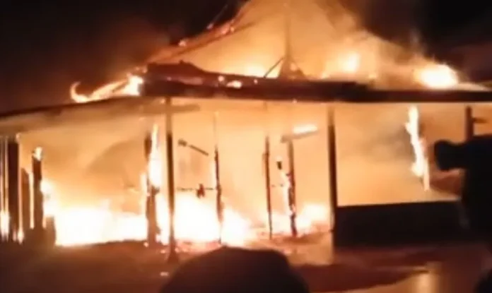Ditinggal Pemiliknya, Satu Rumah di Kolut Ludes Terbakar