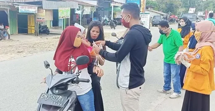 KKN Tematik Farmasi UHO Fokus Edukasi Warga Soal Covid-19