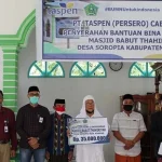 PT Taspen Kendari Serahkan Bantuan CSR ke Masjid di Desa Soropia PT Taspen Kendari Serahkan Bantuan CSR ke Masjid di Desa Soropia