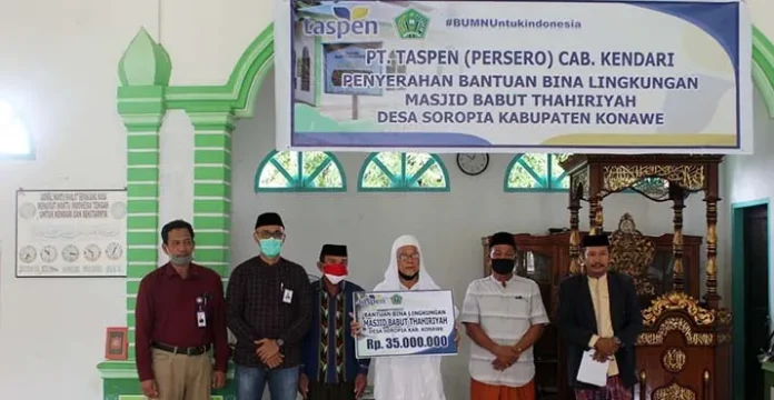 PT Taspen Kendari Serahkan Bantuan CSR ke Masjid di Desa Soropia