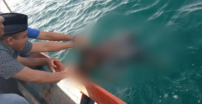 mayat_peraiaranmuna Sehari Hilang, Seorang Nelayan Ditemukan Mengambang di Perairan Muna