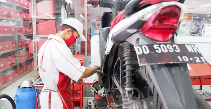 Peduli Korban Banjir Bantaeng, AHASS Beri Layanan Diskon Service