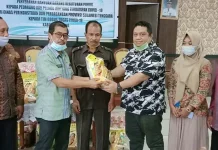 1.169 Pedagang dan Pelaku IKM di Muna Terima Bantuan Sembako 1.169 Pedagang dan Pelaku IKM di Muna Terima Bantuan Sembako