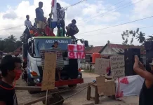 Blokade Jalan Terus Berlanjut, Pemprov Sultra Didesak Temui Massa Blokade Jalan Terus Berlanjut, Pemprov Sultra Didesak Temui Massa