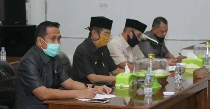 rapat_anggaran_baubau DPRD Baubau Pertanyakan Transparansi Anggaran Penanganan Covid-19