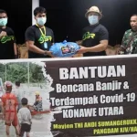 Pangdam Hasanuddin Serahkan 686 Paket Sembako untuk Korban Banjir di Konut Pangdam Hasanuddin Serahkan 686 Paket Sembako untuk Korban Banjir di Konut