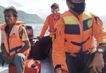 Tim SAR Berhasil Selamatkan Nelayan yang Hilang Tim SAR Berhasil Selamatkan Nelayan yang Hilang