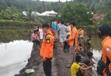 Diduga Tenggelam di Empang, Anak 10 Tahun Belum Ditemukan Diduga Tenggelam di Empang, Anak 10 Tahun Belum Ditemukan