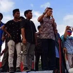 Singgah Orasi Saat Mahasiswa Unjuk Rasa, Ketua DPRD Sultra Nyatakan Tolak TKA Singgah Orasi Saat Mahasiswa Unjuk Rasa, Ketua DPRD Sultra Nyatakan Tolak TKA