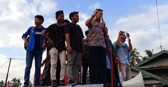 singgah_orasi Singgah Orasi Saat Mahasiswa Unjuk Rasa, Ketua DPRD Sultra Nyatakan Tolak TKA