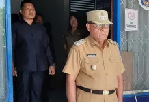 Pemkab Mubar Gelar Shalat Iduladha di Lapangan Waumere Wakil Bupati (Wabup) Mubar, Achman Lamani