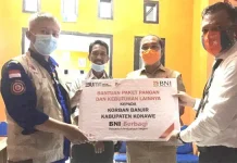 BNI Kendari Serahkan Bantuan Rp40 Juta untuk Korban Banjir Konawe BNI Kendari Serahkan Bantuan Rp40 Juta untuk Korban Banjir Konawe