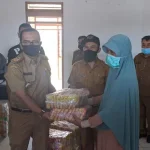 Disperindag Sultra Salurkan Bantuan ke Pedagang Pasar di Kolaka Disperindag Sultra Salurkan Bantuan ke Pedagang Pasar di Kolaka