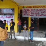Pengurus dan Simpatisan Golkar Butur Duduki Kantor Golkar Sultra Pengurus dan Simpatisan Golkar Butur Duduki Kantor Golkar Sultra
