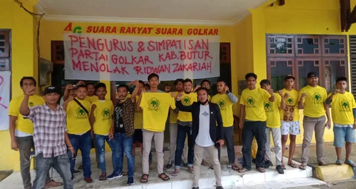 Pengurus dan Simpatisan Golkar Butur Duduki Kantor Golkar Sultra