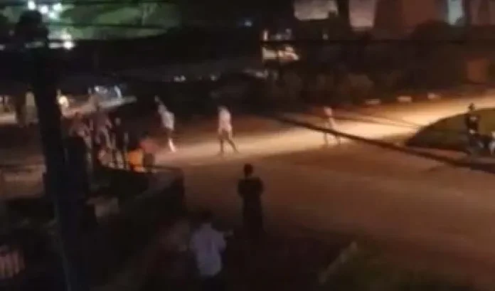 PSX_20200726_232615 Tersinggung, Dua Pria di Kendari Duel Pakai Parang