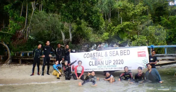 antam 1 Perayaan HUT 52, Antam Diving Club Bersih Pantai dan Dasar Laut